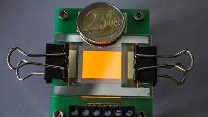 中國(guó)突破 全球首款石墨烯電子顯示屏問(wèn)世，開(kāi)啟顯示技術(shù)新紀(jì)元